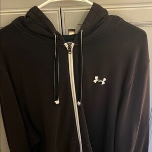 Under Armour Black Hoodie with White Accents. Pockets in front of euc no flaws